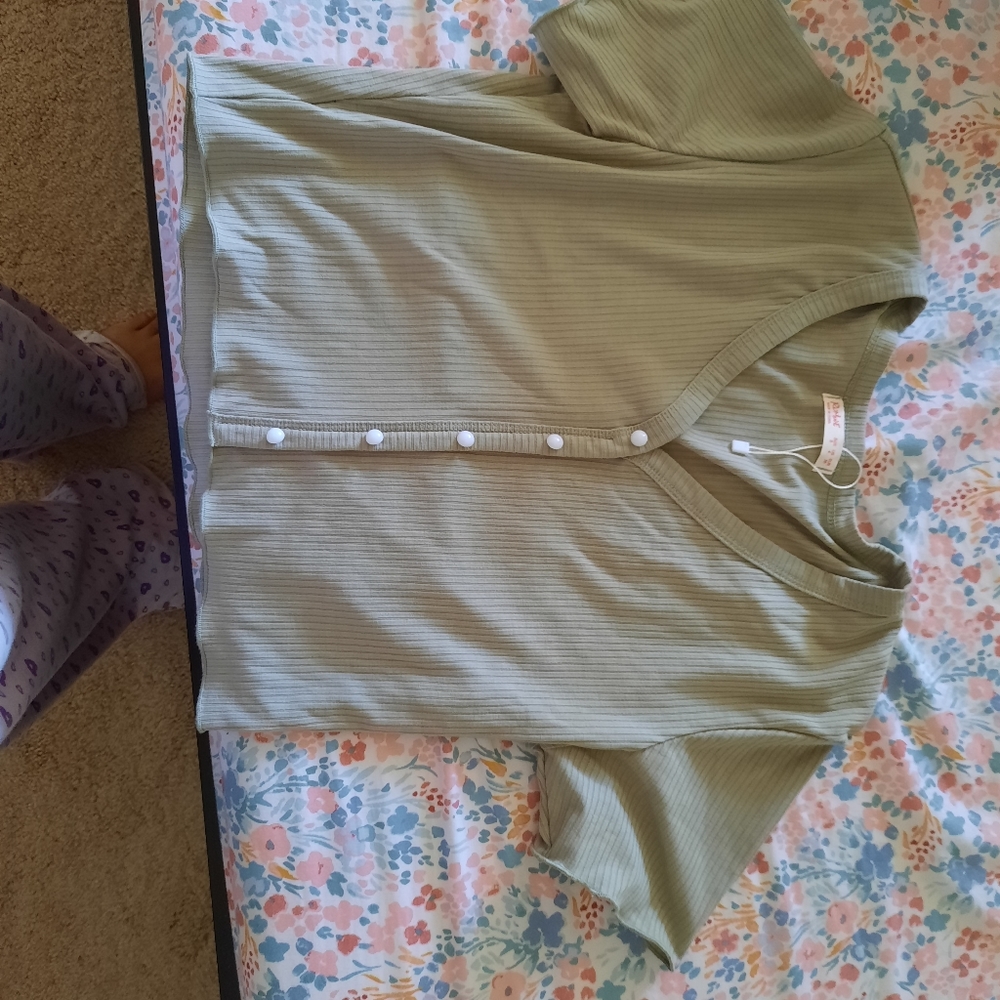 Tops - Picture 3 of 5